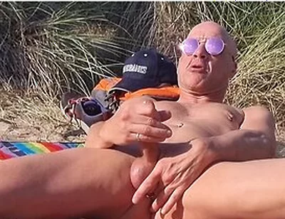 Guy Gets Naked In The Dunes And Wanks In Public!