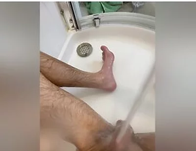 Using The Showerhead To Cum Handsfree