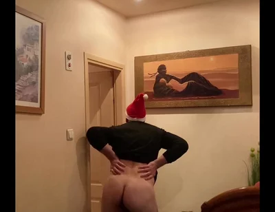 Mature Man Showing His Ass