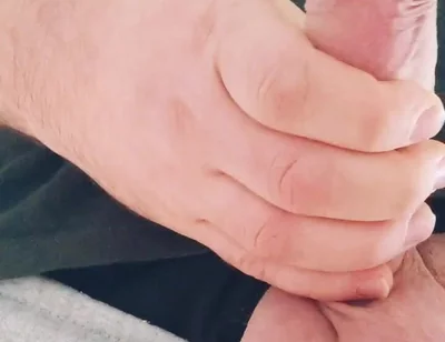Guy Showed Bouncing Balls and Cummed on the Desk in the Office