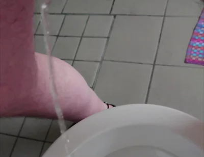 Nylonjunge Pisses on the Morning of New Year