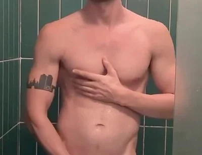 I Give Myself a Good Wank in My Friend's Shower