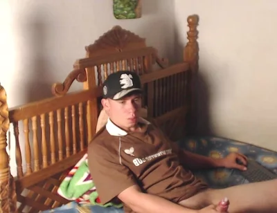 Pretty Latino Masturbates by a User in Privates Eye Comes