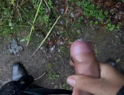 Shy Guy at Cruising Place and Could Not Resist My Dick