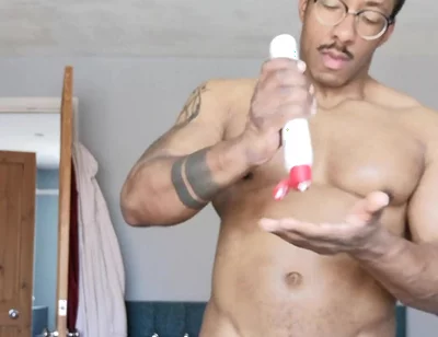 Moisturising My Body. Amadeus Mode