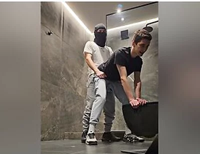 Dude Fuck Guy And Cum On Face