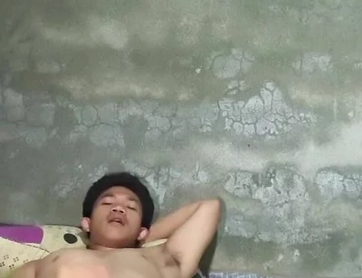 Filipino Twink Gets off for Daddy's Pleasure