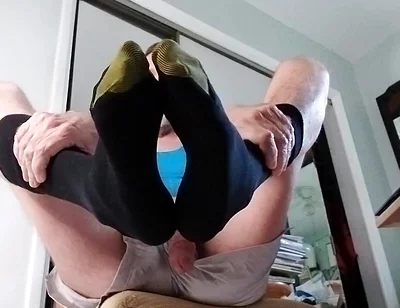 Coach Will Gives Goldtoe Footjobs