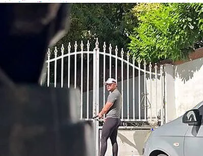 Andrew Wallker Spied By A Perv During Fitness Jerk And Intense Cumshot