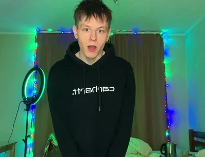 Look at How Much Cum This Hungry Twink Can Spray