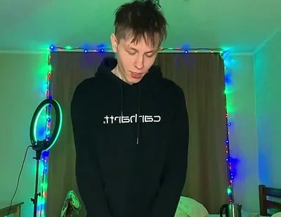 Look at How Much Cum This Hungry Twink Can Spray