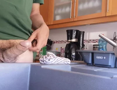 Guy Loves to Cum in His Kitchen Sink