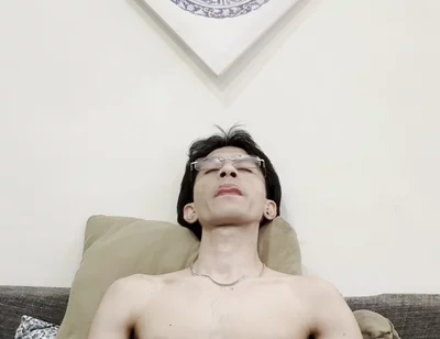 Cute Twink Love to Jerk His Big Dick!