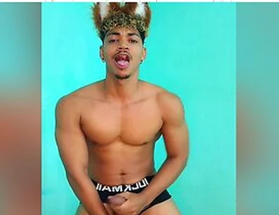Cubanfox, Furry, Masturbandose Su Enorme Polla De 24 Cm