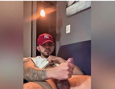 Young Man With Huge Penis Takes Out A Big Explosion Of Cum With Verga Grande