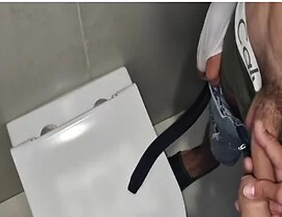 I Fucked A Straight Security Guard In The Urinal When He Stopped Me For A Check