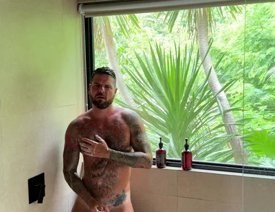 I’d Love to Jerk off in the Shower