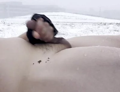 Snowy Exposure: Nude Flex & Frigid Cum Blast in Public