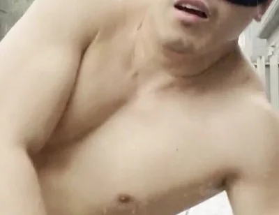 Rain-soaked Muscle Jerk Explosive Outdoor Cum Under the Storm