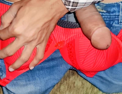 Playing Handjob in to Girlfriend Bra Red