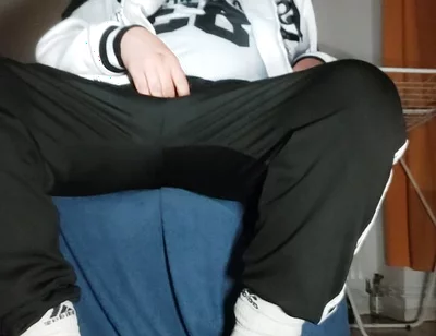 The Dregsau Dj-bro Pisses in His Pants.
