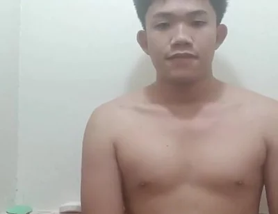 Horny Filipino Is Horny and Lets It Out