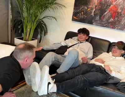 Teen sneaker masters boys