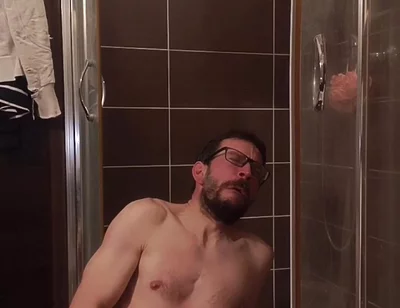 Jerking off a Cock in the Shower