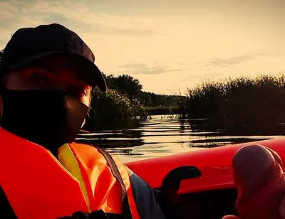 Memories of the Past Summer. Twink Jerks off Her Cock in the Middle of the River