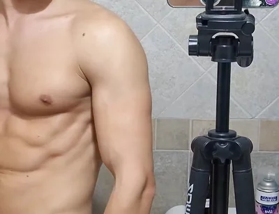 Flexing My Muscles and Cumming!