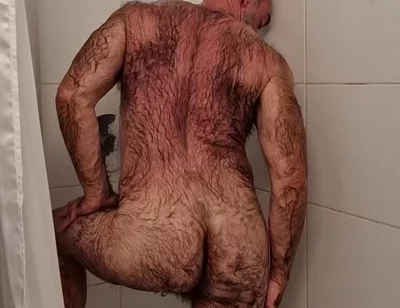Hairy Muscle Stepdaddy Takes a Shower