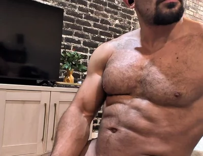 Bodybuilder Benji Bastian Strokes Thick Cock