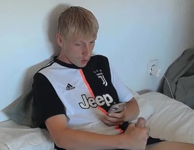 [face Reveal] Soccer Bro Jerks off in Bed