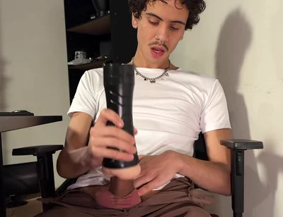 The Boss Is Outraged When He Catches the Employee Masturbating During Work Hours and Wasting Milk