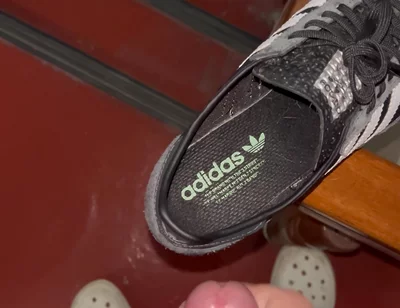Shoot on the Shoes on the 7th Floor