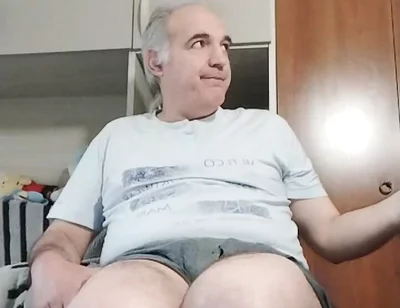 Porn Show Online with Handjob and Piss in the Bottle