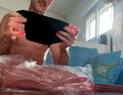 Maxence Angel Unbox a Jocktribe Dildo