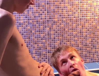 Teenage twinks Matty and Aiden blowjob in the swimming pool