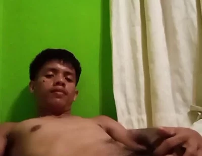 Filipino Twink’s Steamy Solo Session with Explosive Cumshot