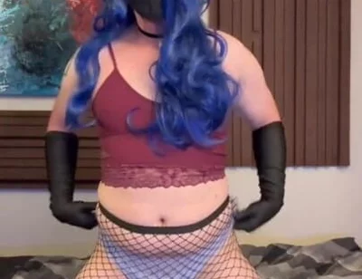 Sissy CD Shaking Big Ass Solo