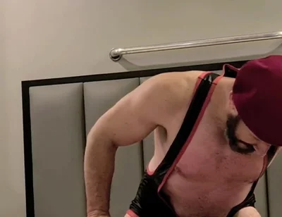 Heel on the Bed - Gouine Wrestling Takes Over