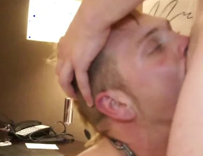 Bukkake Amateur with Gay Twinks Sucking All His Friends to the Cum