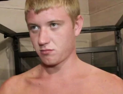 Bukkake Amateur with Gay Twinks Sucking All His Friends to the Cum