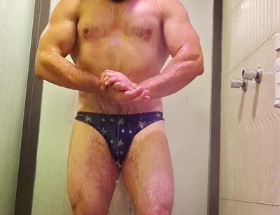Victory Shower - POV with Gouine Wrestlin