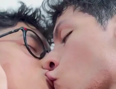 Uff I Want to Come!! Friends Give Each Other a Delicious Handjob and Eat Each Other with Kisses