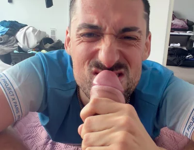 Straight Muscle Dude Gets Sucked by Flatmate