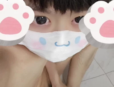 Cute Man Masked Masturbating and Ejaculating on His Own Foot