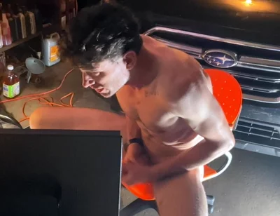 Solo Jerk in Garage, Discreet, but Still Classic Voyeuristic