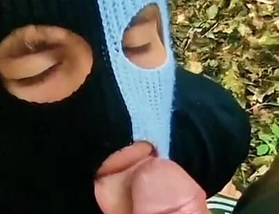 Twinks with Big Dicks Fuck During Breaks in the Park Without Condoms Until They Cum