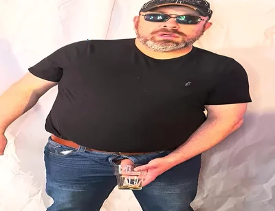 Dressed up with Cool Sunglasses, Treat Yourself to a Hot Piss